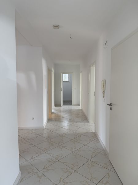 Erstbezug nach komplett Renovierung Helle 4,5-Zimmer-Wohnung